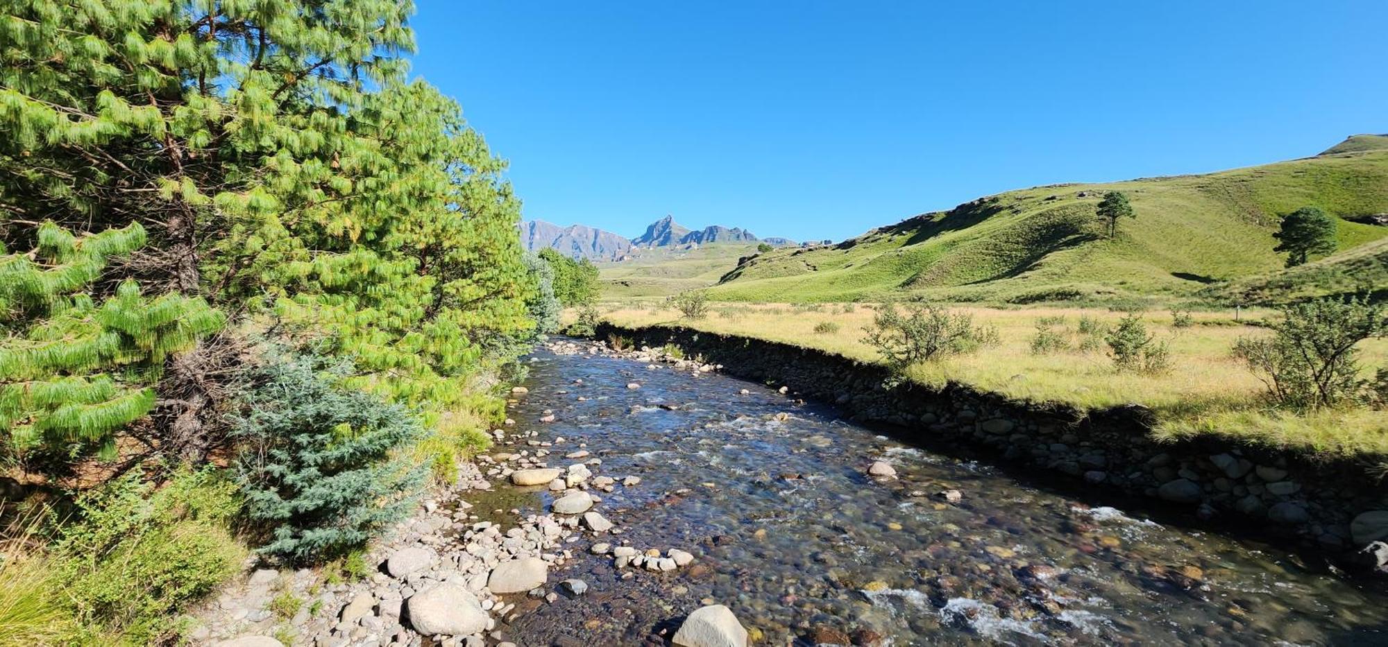Gooderson Drakensberg Gardens Golf&Spa Resort Exterior foto